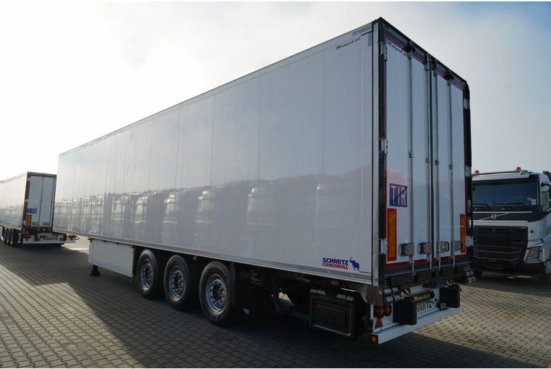 Schmitz Cargobull CHŁODNIA / THERMO KING SLX 300 / HAKÓWKA / OŚ PODNOSZONA / KOSZ - Refrigerator semi-trailer: picture 3 Schmitz Cargobull CHŁODNIA / THERMO KING SLX 300 / HAKÓWKA / OŚ PODNOSZONA / KOSZ - Refrigerator semi-trailer: picture 3