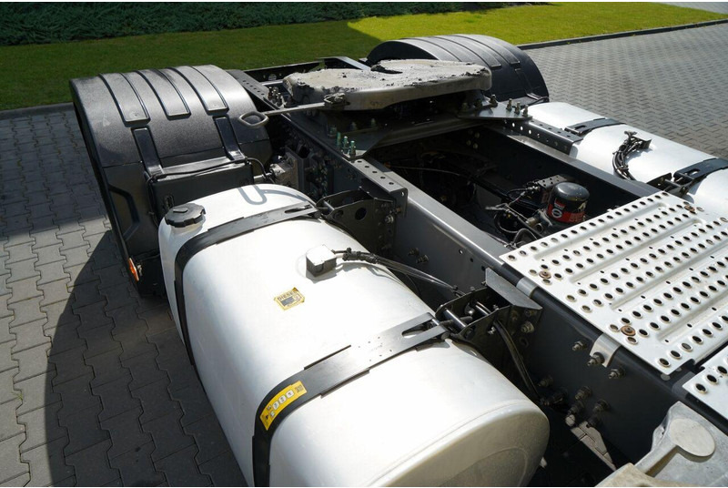 Tractor unit Renault T 440: picture 17 Tractor unit Renault T 440: picture 17