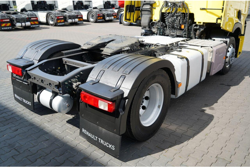 Tractor unit Renault T 440: picture 15 Tractor unit Renault T 440: picture 15