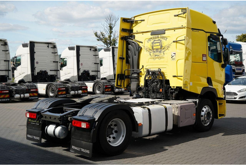 Tractor unit Renault T 440: picture 8 Tractor unit Renault T 440: picture 8
