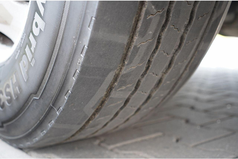 Tractor unit Renault T 440: picture 18 Tractor unit Renault T 440: picture 18