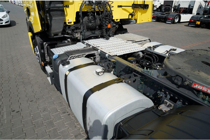 Tractor unit Renault T 440: picture 13 Tractor unit Renault T 440: picture 13