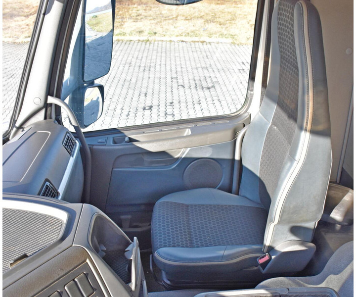 Dropside/ Flatbed truck, Crane truck Volvo FM 410: picture 11