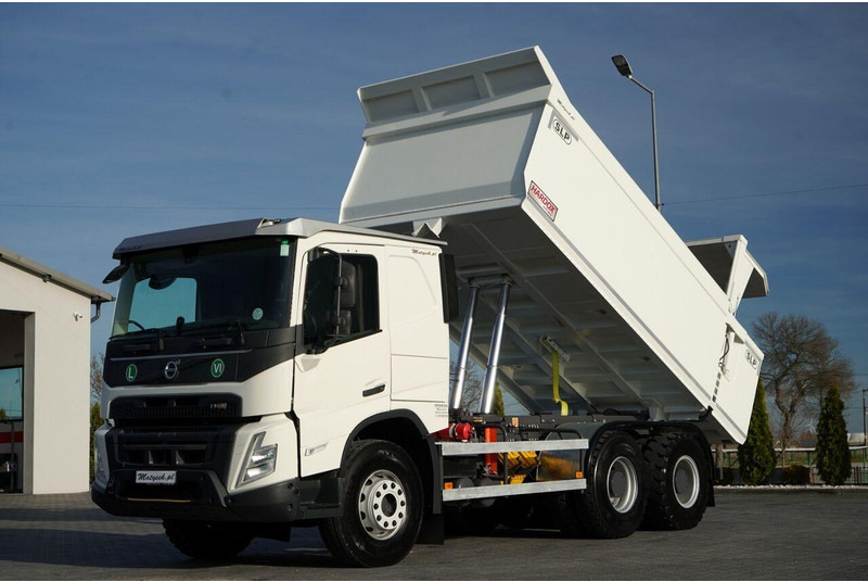 Volvo FMX 550 / 6x4 / WYWROTKA / WOZIDŁO / HARDOX / HYDRAULICZNA KLAPA - Tipper: picture 1 Volvo FMX 550 / 6x4 / WYWROTKA / WOZIDŁO / HARDOX / HYDRAULICZNA KLAPA - Tipper: picture 1