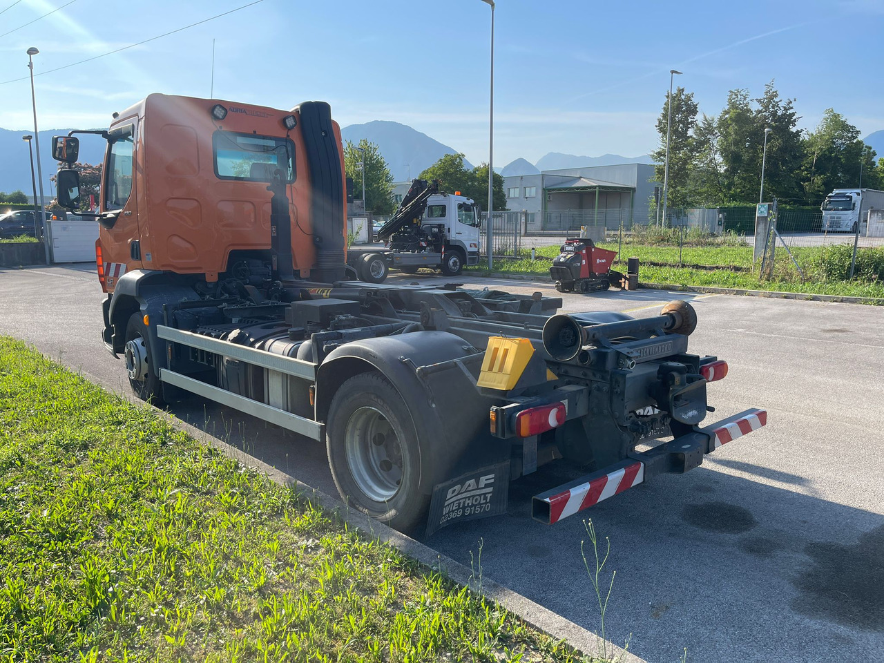 DAF LF280LE - Hook lift truck: picture 4 DAF LF280LE - Hook lift truck: picture 4