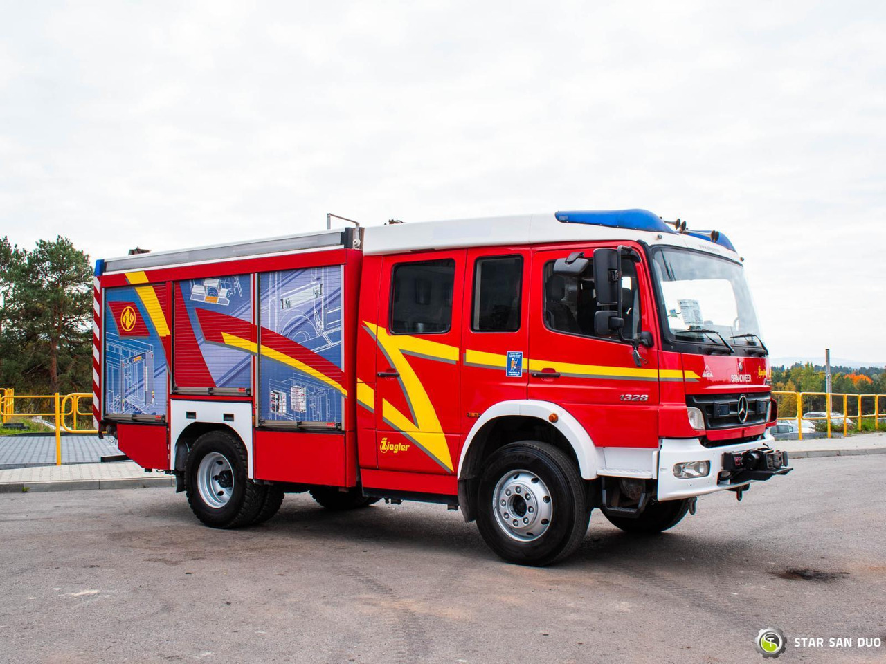 - Fire truck: picture 4 - Fire truck: picture 4