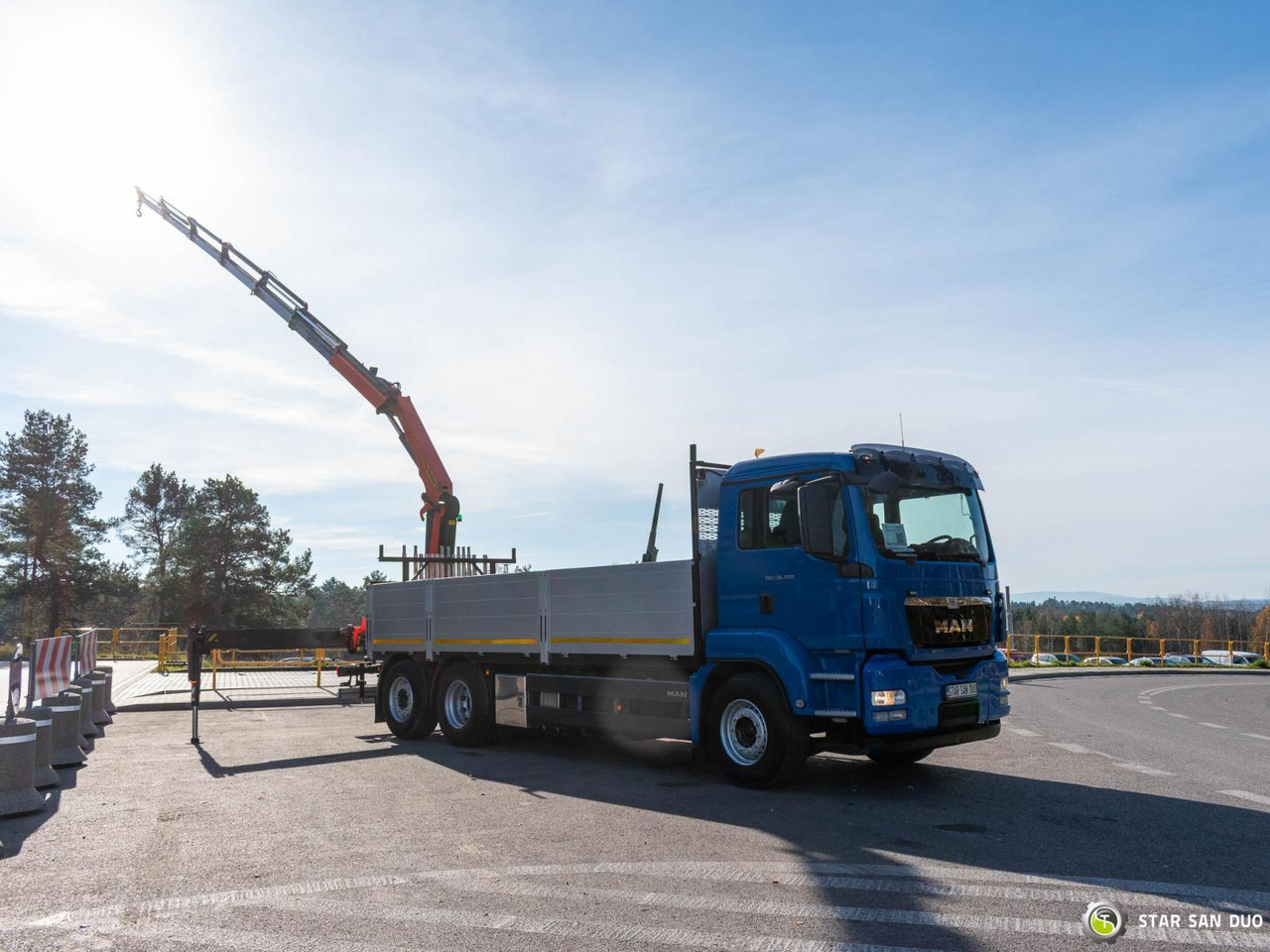 - Crane truck: picture 4 - Crane truck: picture 4