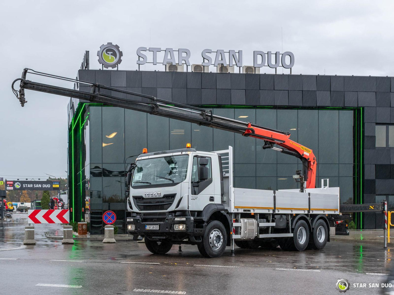 - Crane truck: picture 1 - Crane truck: picture 1