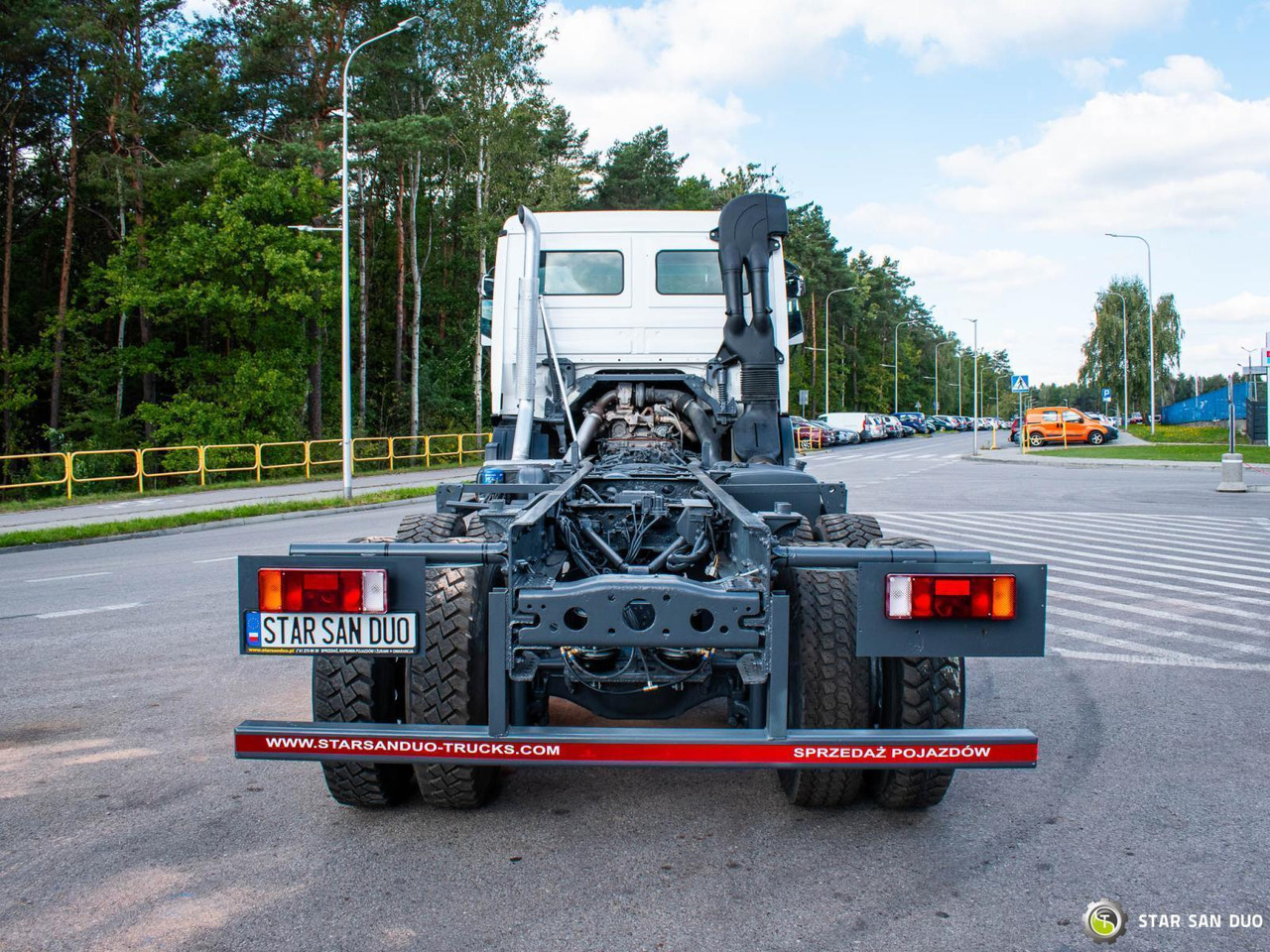 Cab chassis truck : picture 21