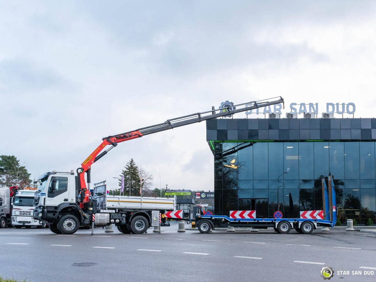 - Crane truck: picture 2 - Crane truck: picture 2