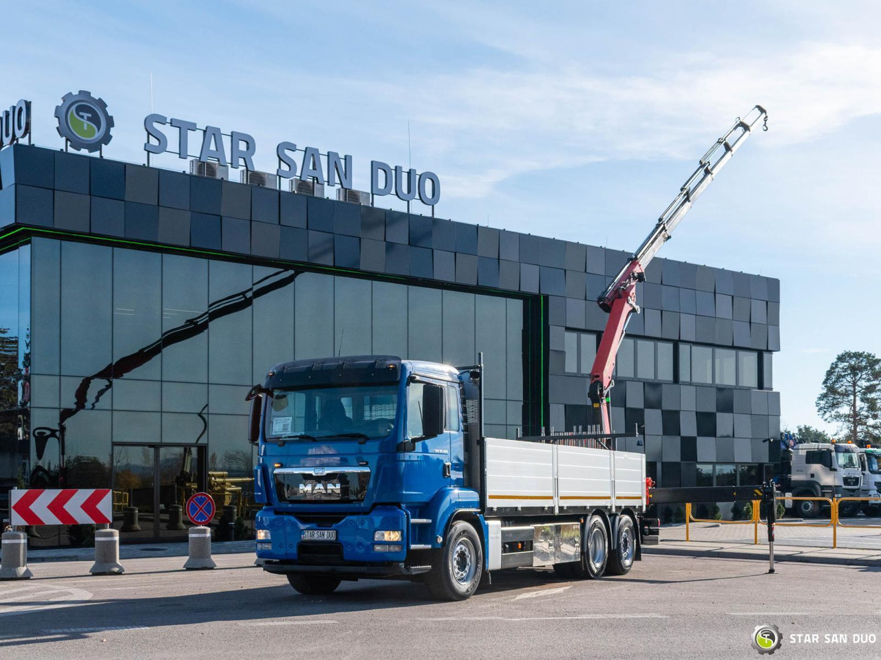 - Crane truck: picture 5 - Crane truck: picture 5