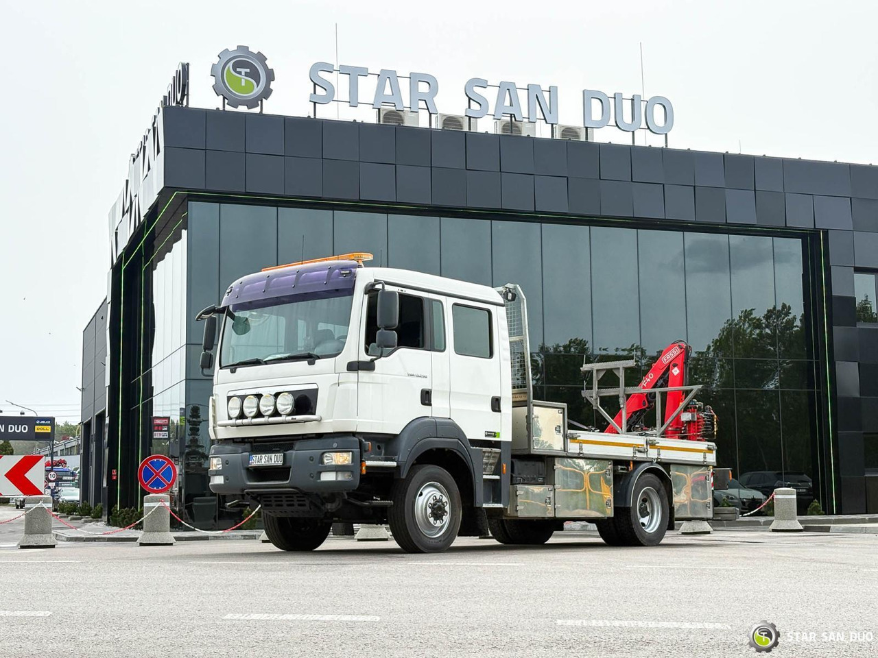 - Crane truck: picture 2 - Crane truck: picture 2