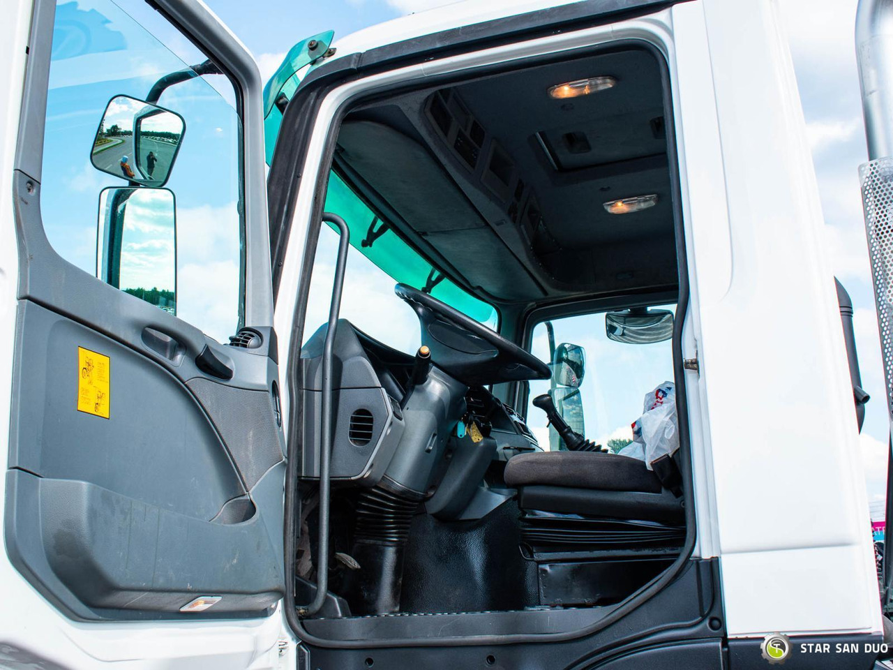 Cab chassis truck : picture 11