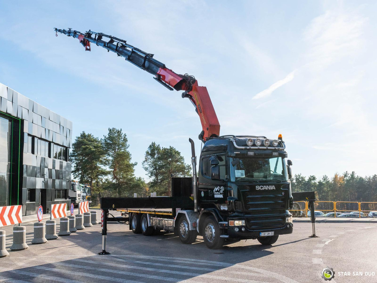 - Crane truck: picture 2 - Crane truck: picture 2