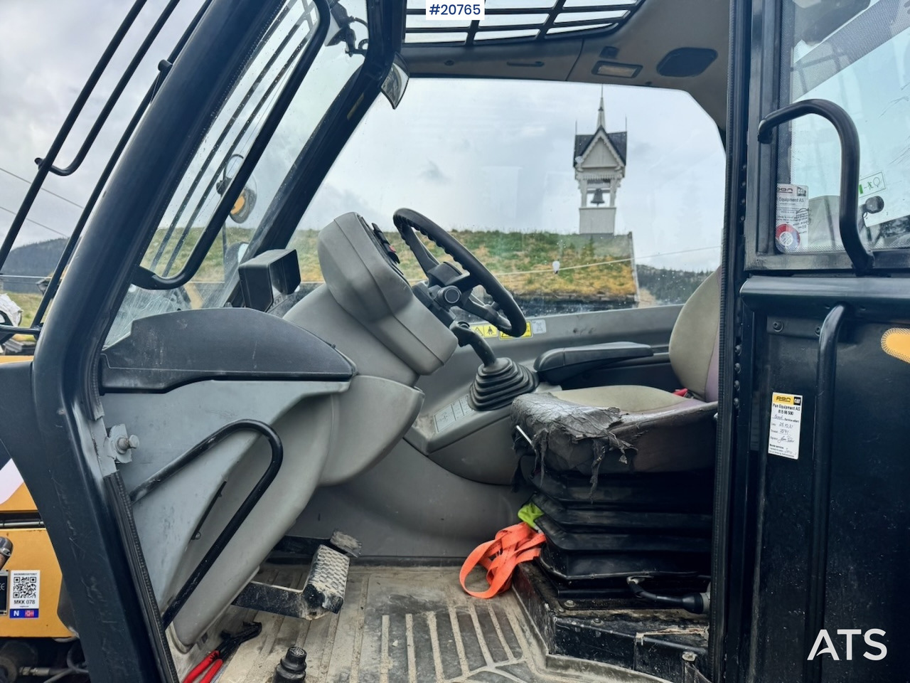 Telescopic handler Caterpillar TH360B: picture 26