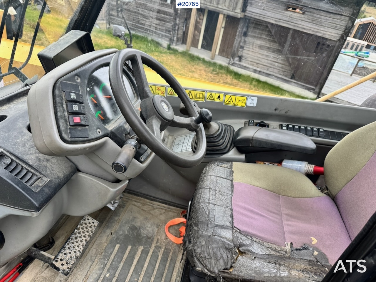 Telescopic handler Caterpillar TH360B: picture 27