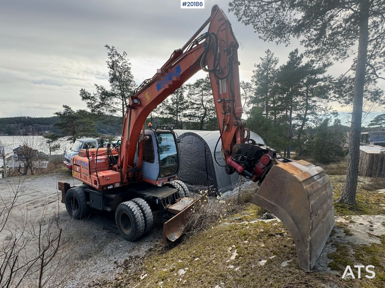 Hitachi EX135W - Excavator: picture 3 Hitachi EX135W - Excavator: picture 3