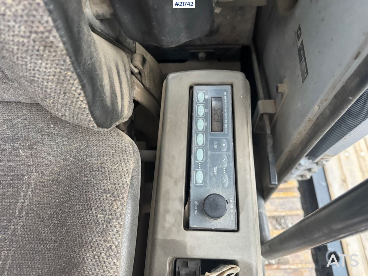 Crawler excavator Hitachi EX165 beltegraver m/ 2 skuffer: picture 29