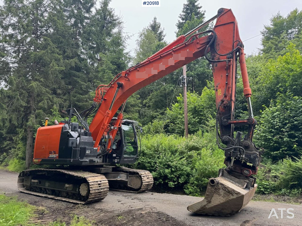 Hitachi ZX225 - Crawler excavator: picture 1 Hitachi ZX225 - Crawler excavator: picture 1