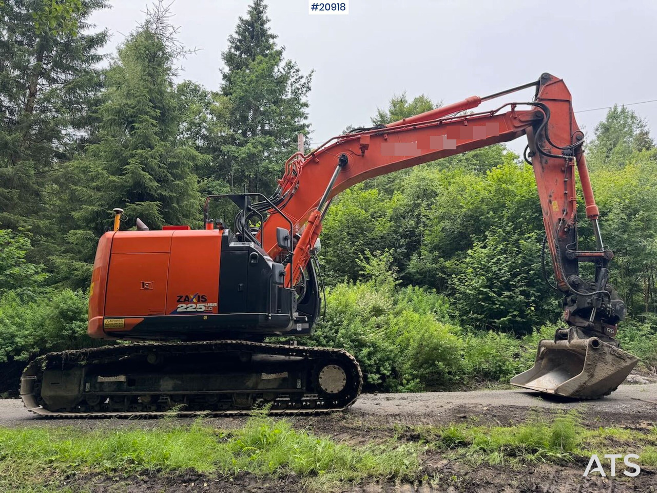 Hitachi ZX225 - Crawler excavator: picture 2 Hitachi ZX225 - Crawler excavator: picture 2