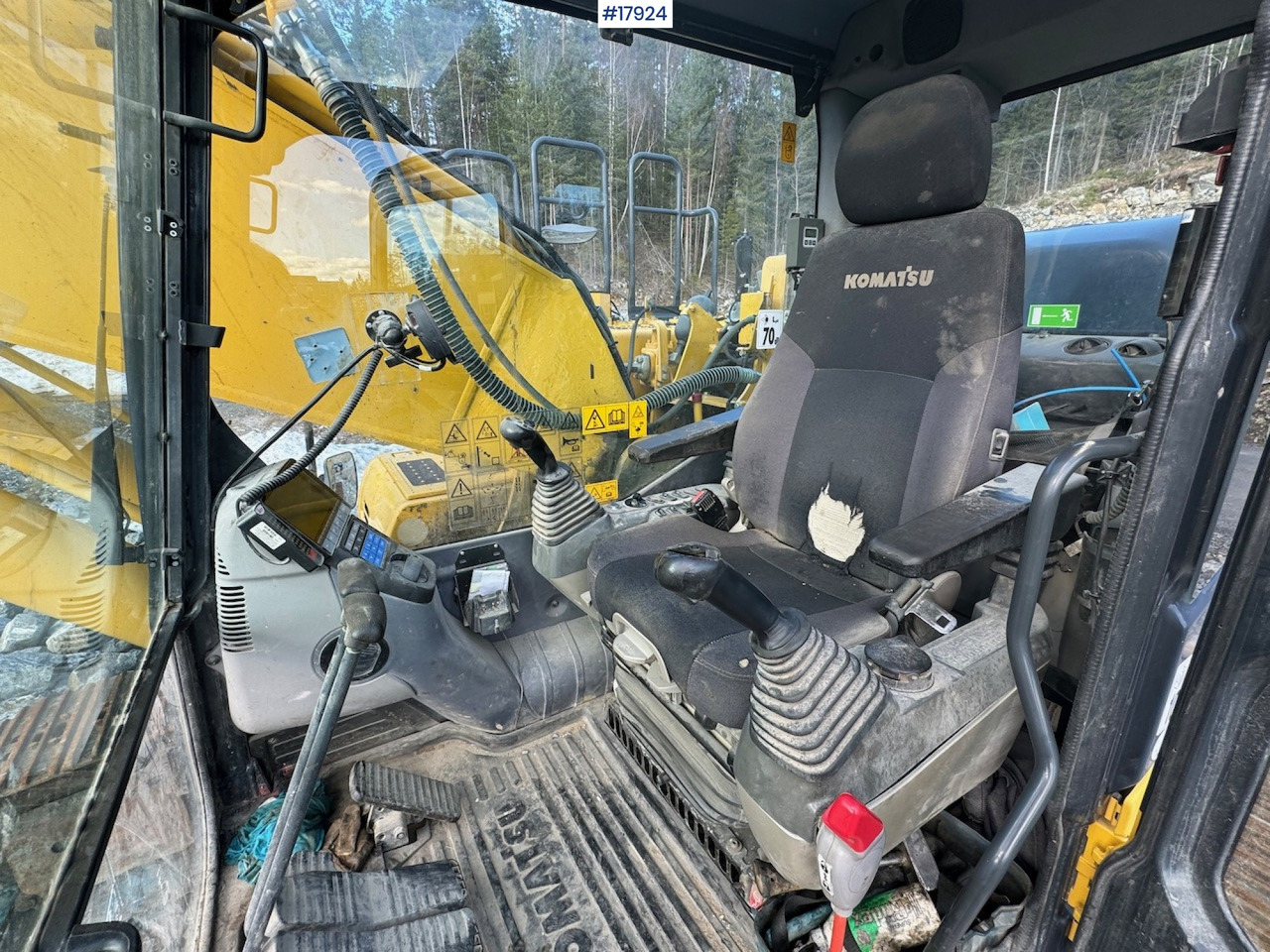 Excavator Komatsu PC240LC-10: picture 22