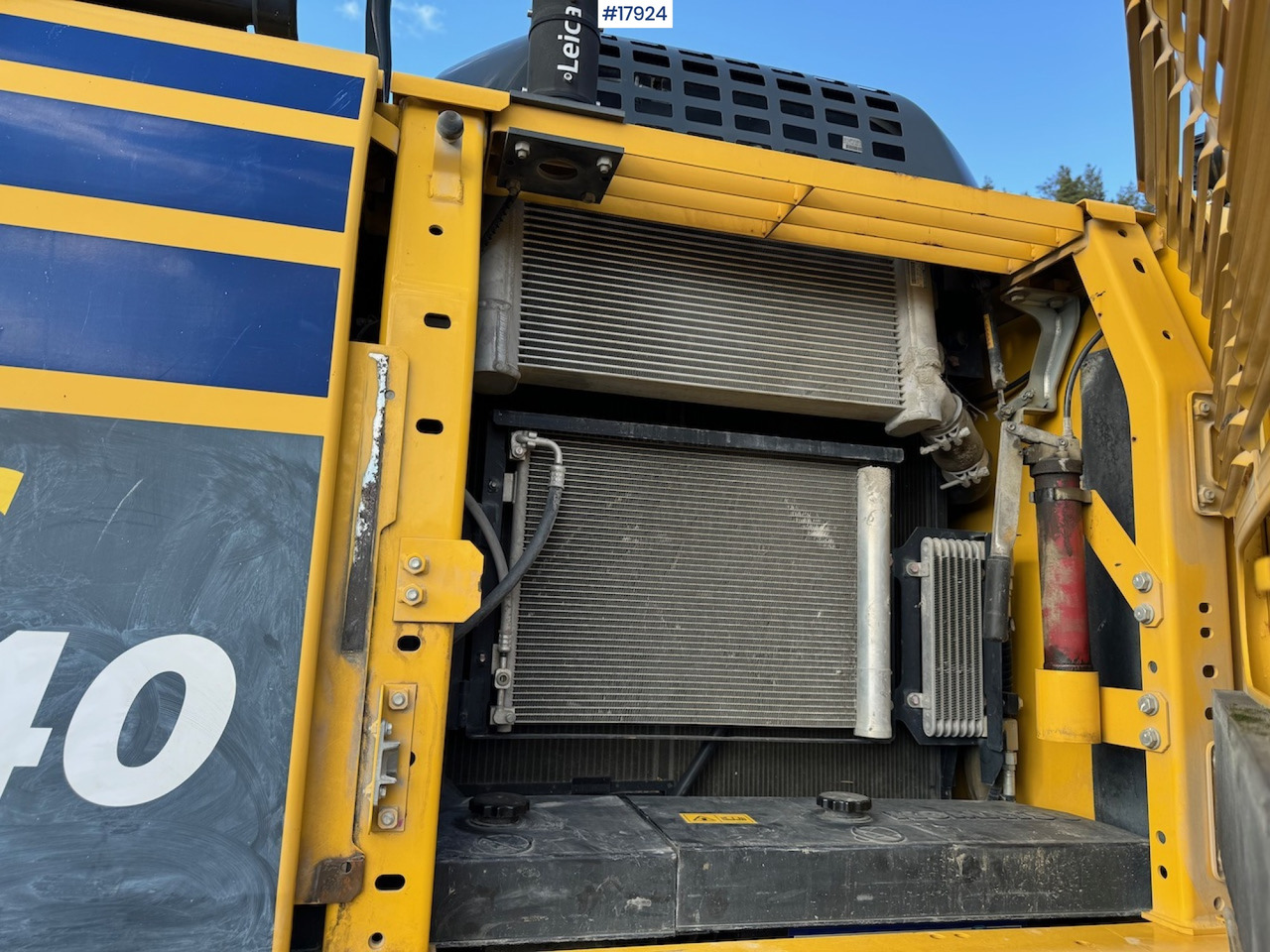 Excavator Komatsu PC240LC-10: picture 24