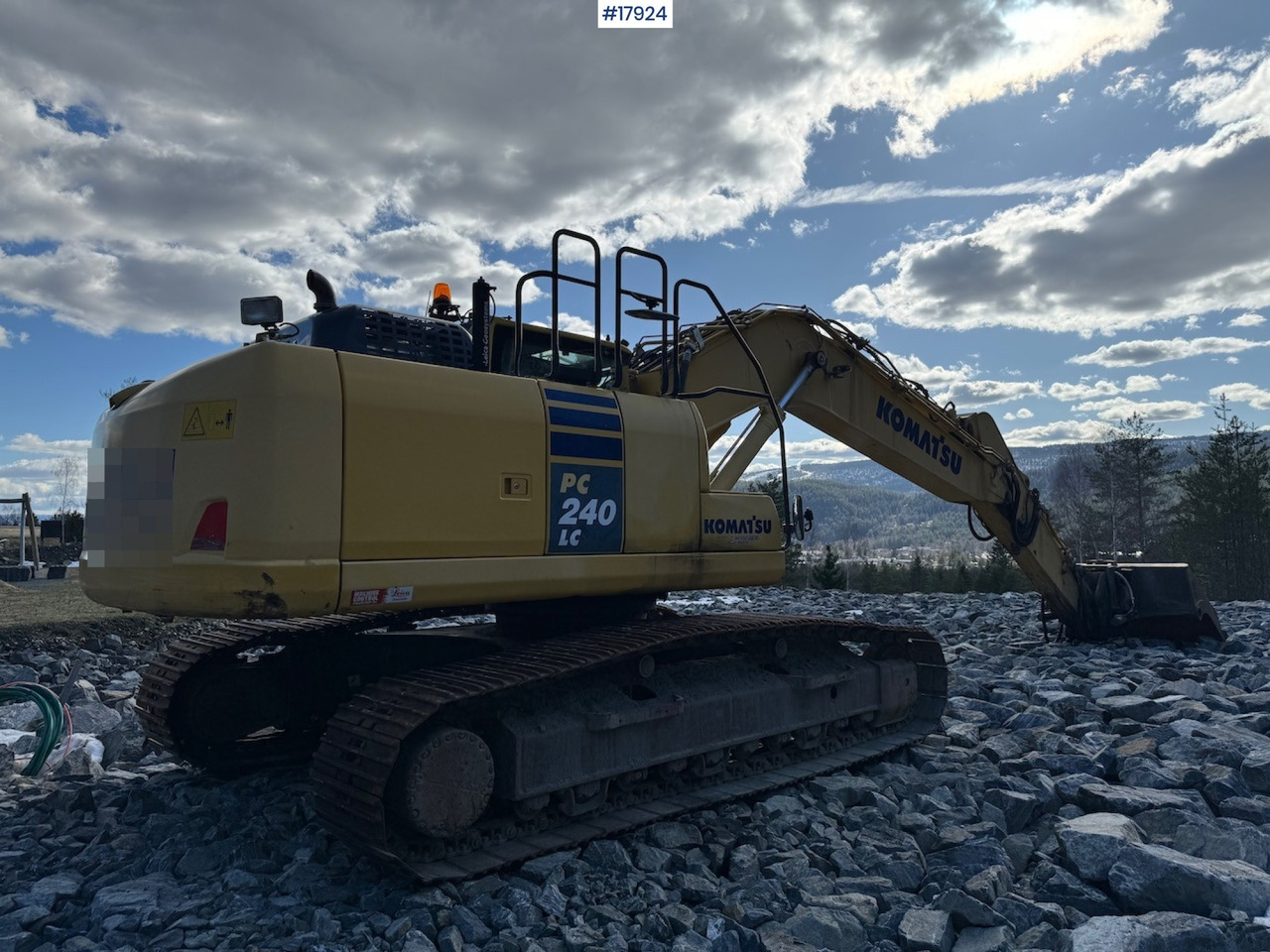 Excavator Komatsu PC240LC-10: picture 6