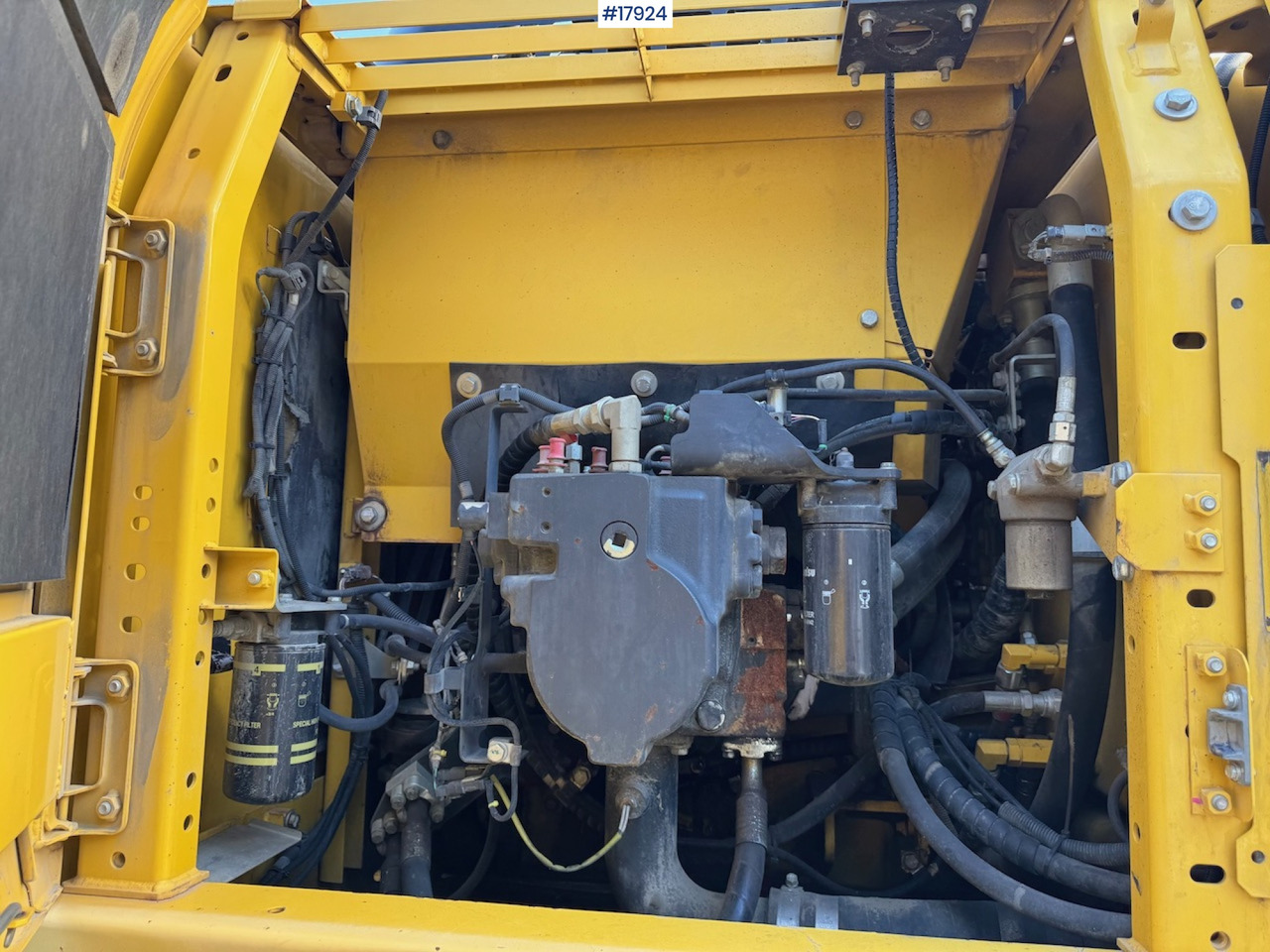 Excavator Komatsu PC240LC-10: picture 26