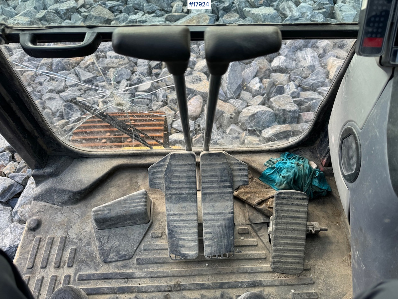 Excavator Komatsu PC240LC-10: picture 29