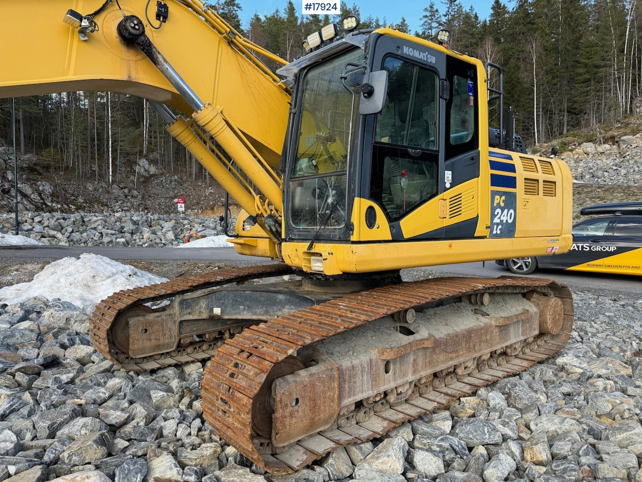 Excavator Komatsu PC240LC-10: picture 10