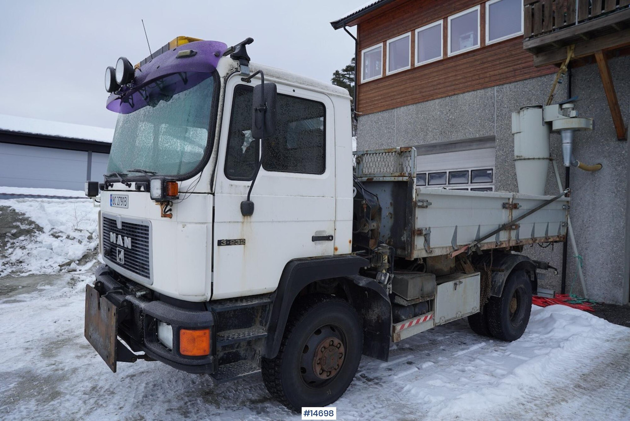 MAN 13.232 - Dropside/ Flatbed truck, Crane truck: picture 1 MAN 13.232 - Dropside/ Flatbed truck, Crane truck: picture 1