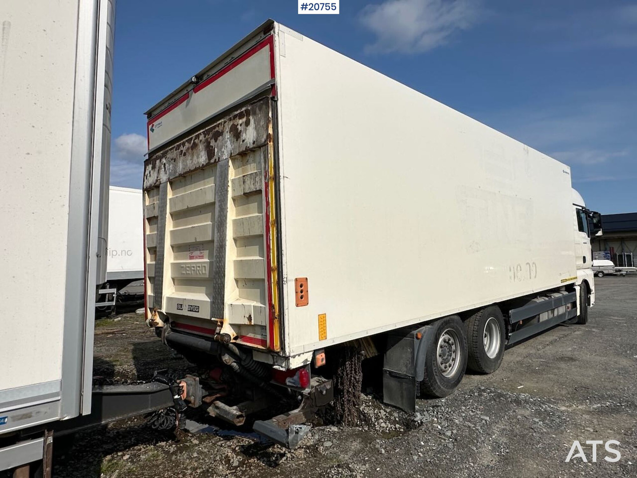 MAN TGX 26.480 6x2 skapbil m/ Bussbygg skap og lift - Box truck: picture 4 MAN TGX 26.480 6x2 skapbil m/ Bussbygg skap og lift - Box truck: picture 4