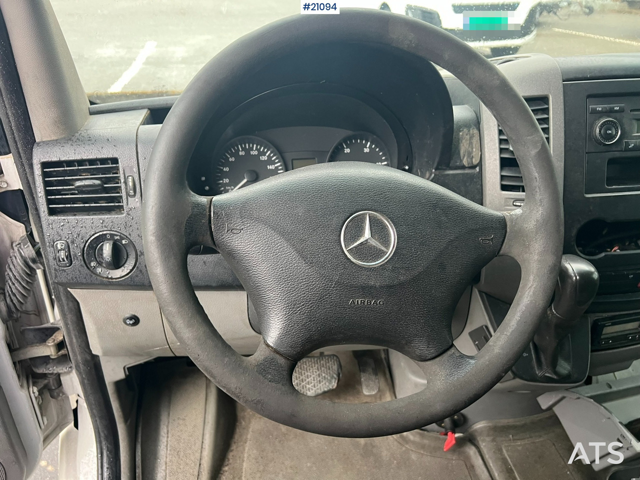 Box truck Mercedes Varebil: picture 32