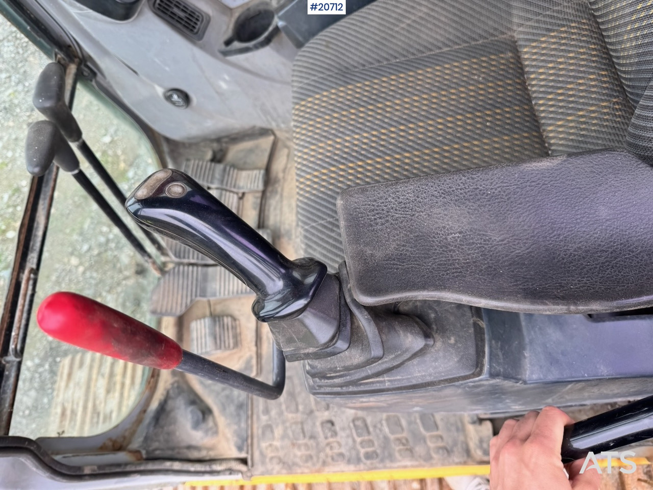 Excavator New Holland kobelco E305B: picture 26