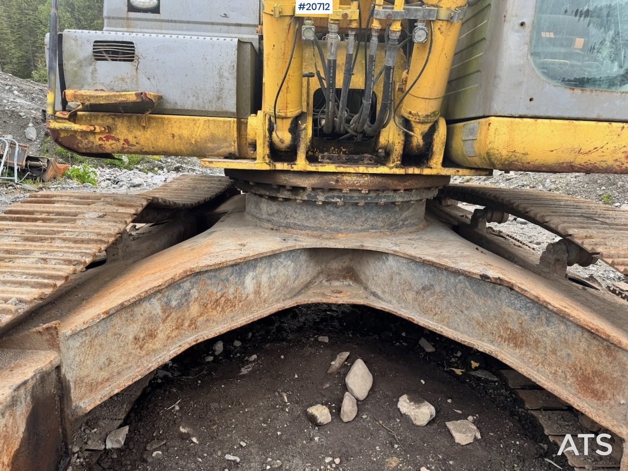 Excavator New Holland kobelco E305B: picture 8