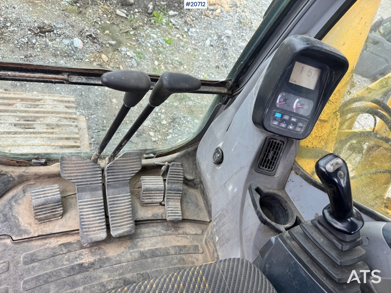 Excavator New Holland kobelco E305B: picture 23