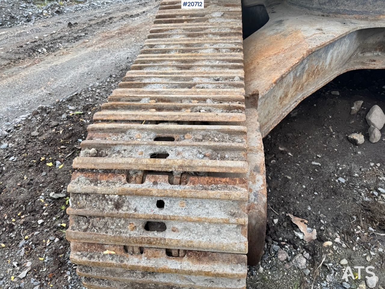 Excavator New Holland kobelco E305B: picture 9