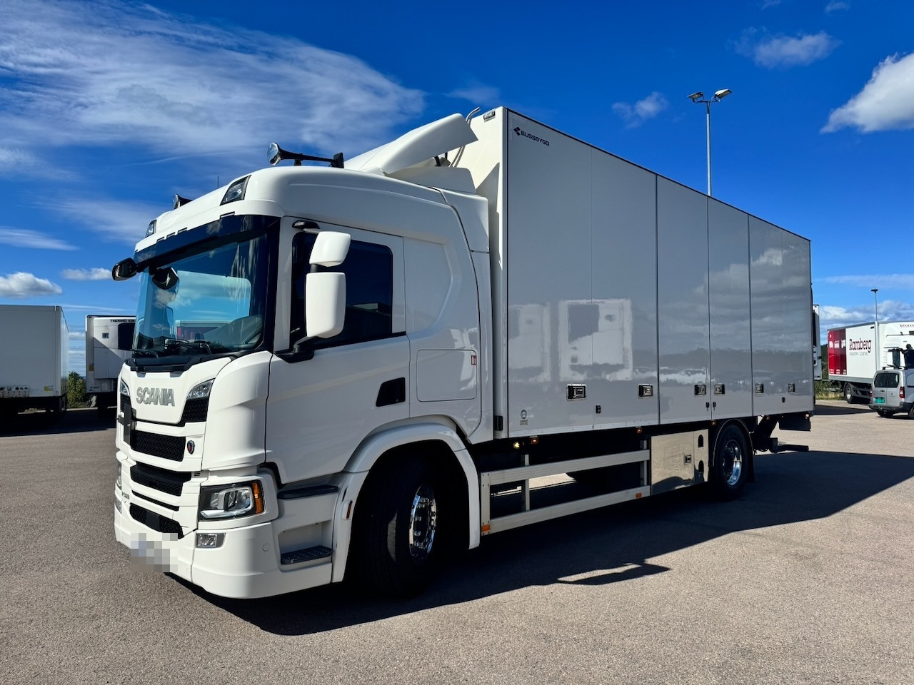 Scania P360 - Box truck: picture 2 Scania P360 - Box truck: picture 2