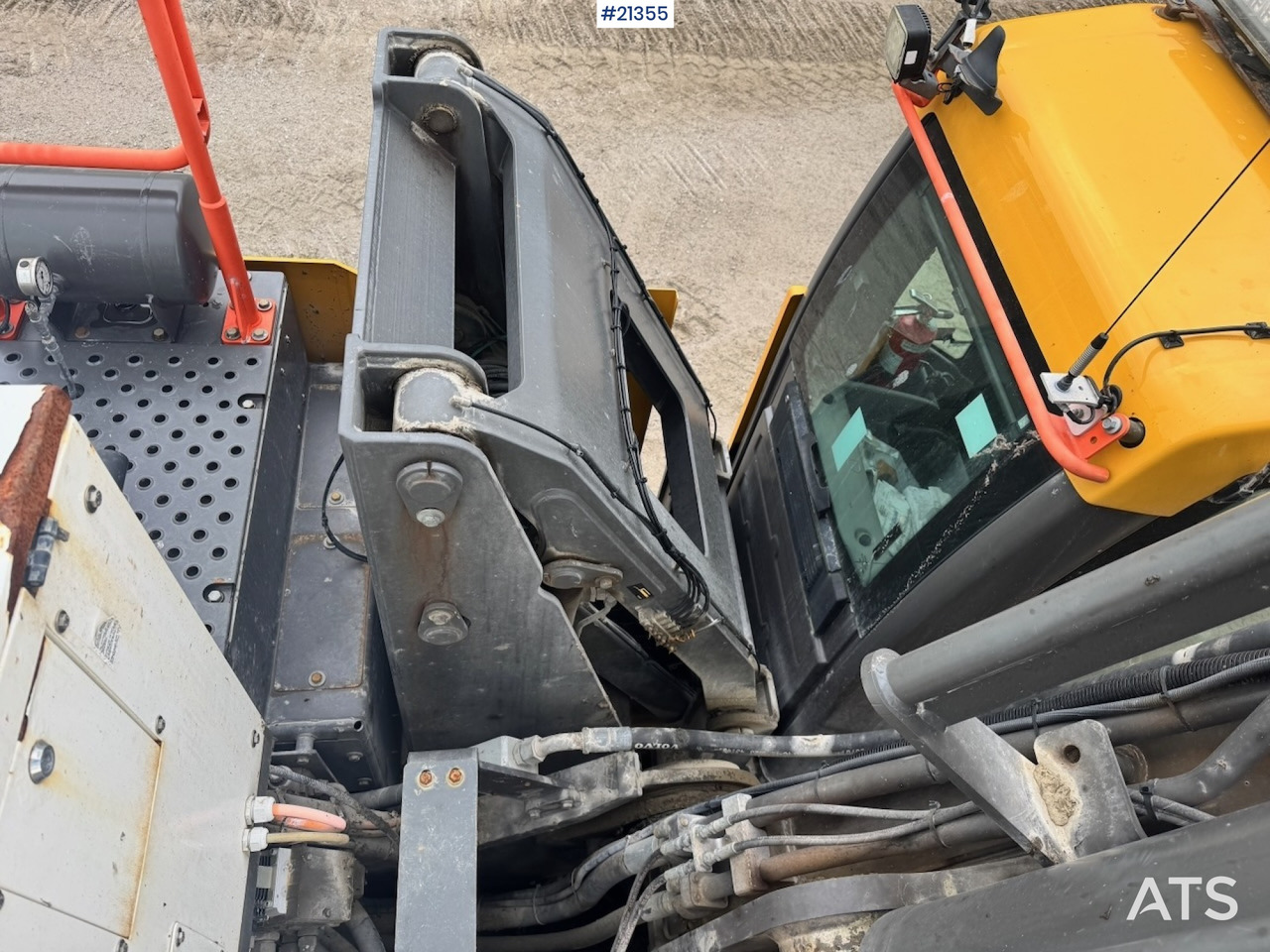Crawler excavator Volvo EC300 EL: picture 29
