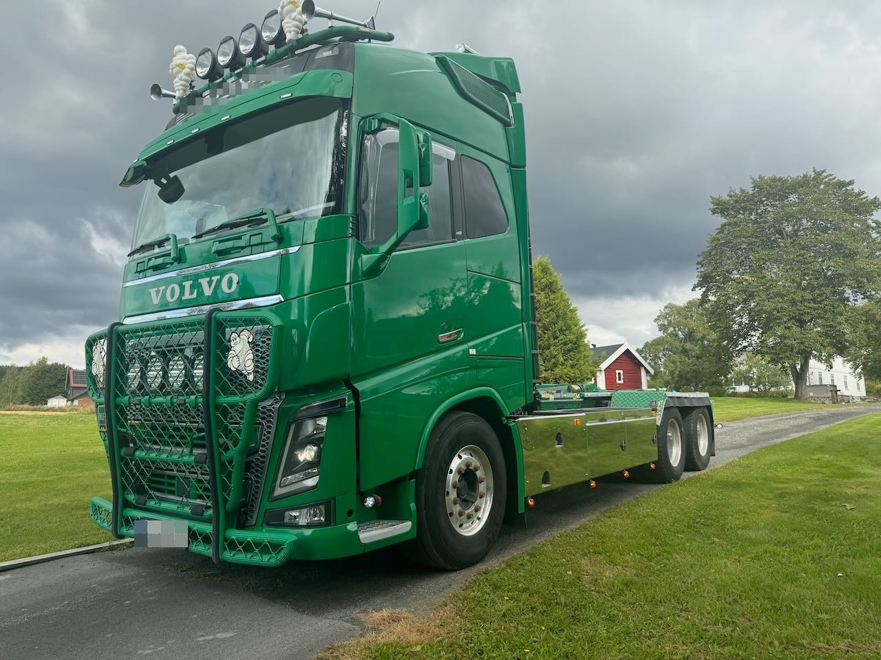 Volvo FH16 - Hook lift truck: picture 1 Volvo FH16 - Hook lift truck: picture 1