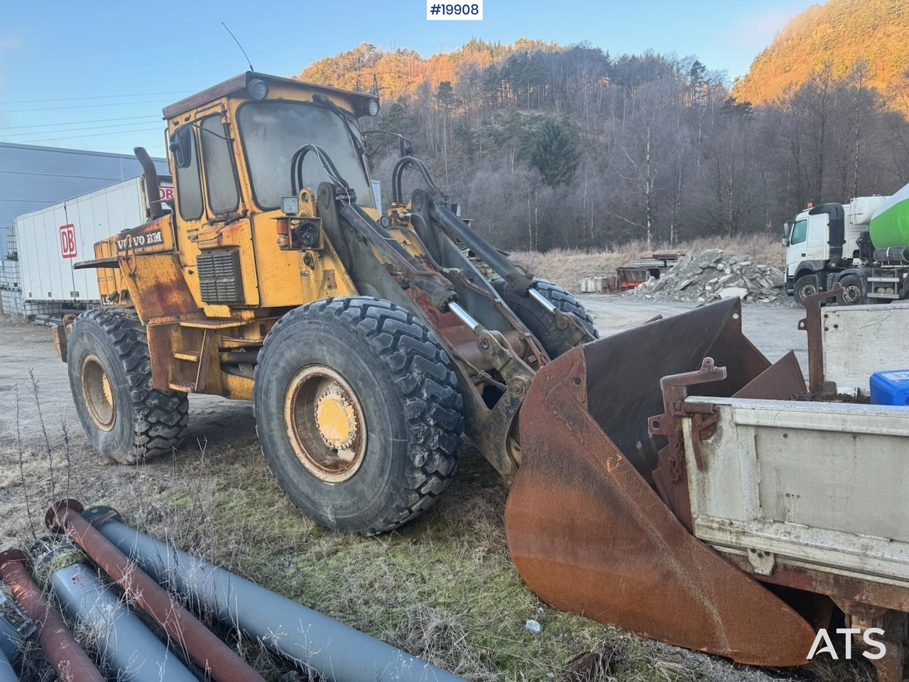 Wheel loader Volvo L90: picture 8