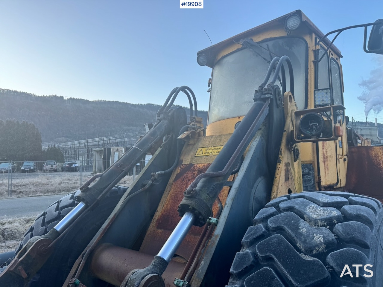 Wheel loader Volvo L90: picture 10
