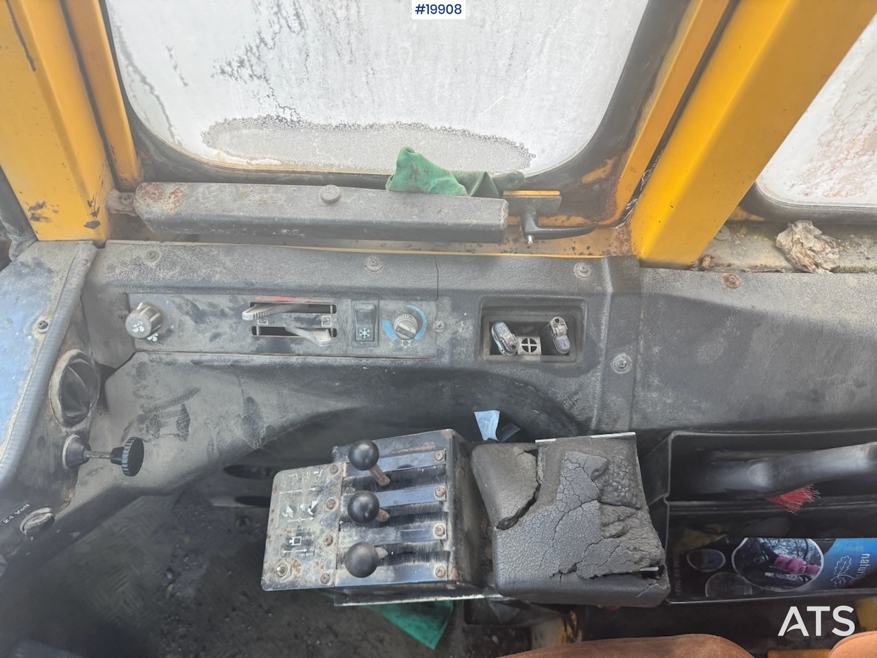 Wheel loader Volvo L90: picture 15