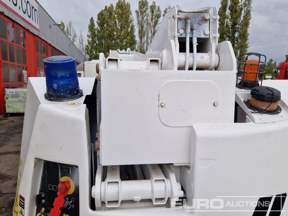 Articulated boom 2012 JLG 340AJ: picture 15