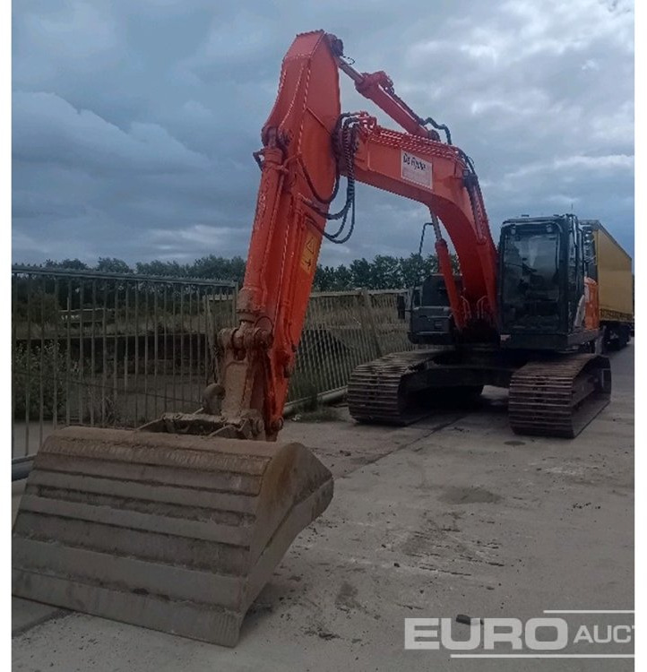 2016 Hitachi ZX210LC-5 - Crawler excavator: picture 1 2016 Hitachi ZX210LC-5 - Crawler excavator: picture 1