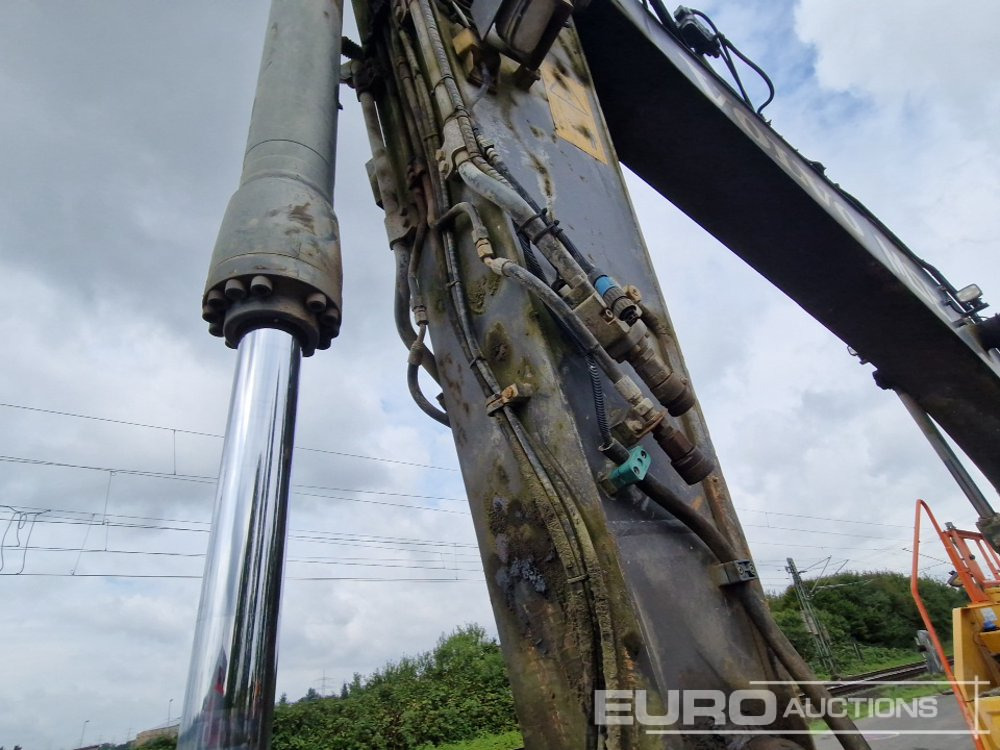 Crawler excavator 2016 Volvo EC220EL: picture 33