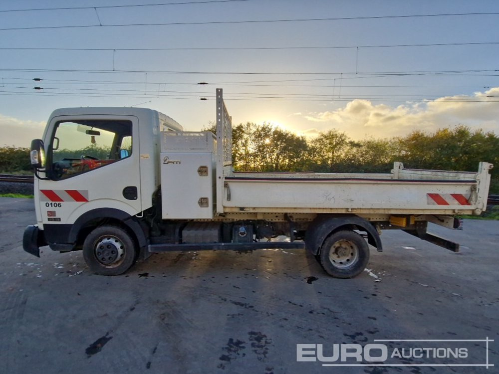 2017 Nissan NT400 - Tipper van: picture 2 2017 Nissan NT400 - Tipper van: picture 2