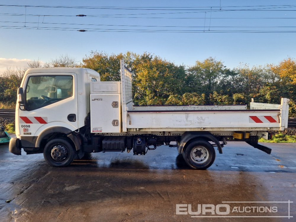 2017 Nissan NT400 - Tipper van: picture 2 2017 Nissan NT400 - Tipper van: picture 2
