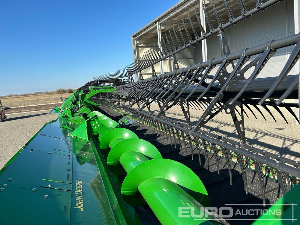 2022 John Deere HD45X - Combine harvester: picture 5 2022 John Deere HD45X - Combine harvester: picture 5