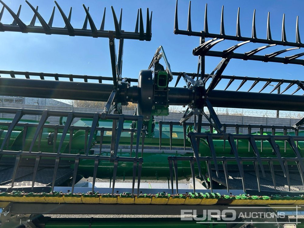 2022 John Deere HD45X - Combine harvester: picture 4 2022 John Deere HD45X - Combine harvester: picture 4